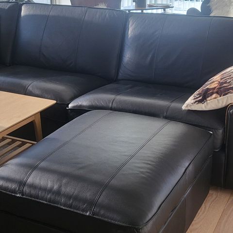 Kivik hjørnesofa fra Ikea, 5-seters skinn med puff