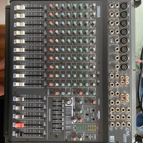 Yamaha emx2000 mixer