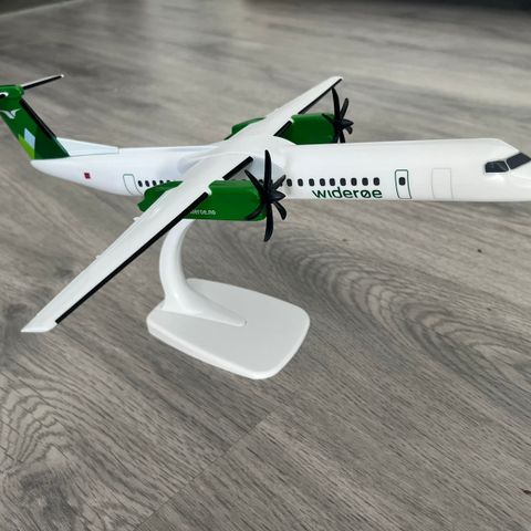 Flymodell Widerøe Q-400 (Nye farger)