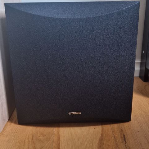 Yamaha NS-SW050 - Sort Subwoofer 8"