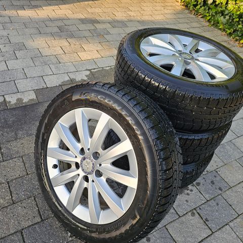 Pirelli piggfrie vinterdekk på originale Mercedes felger