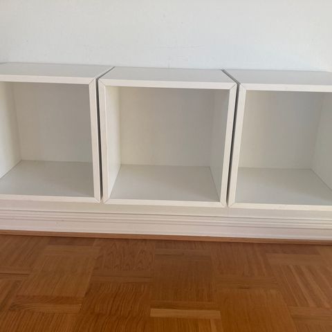 Hyller VALJE (EKET) 3 stk fra IKEA (reservert)