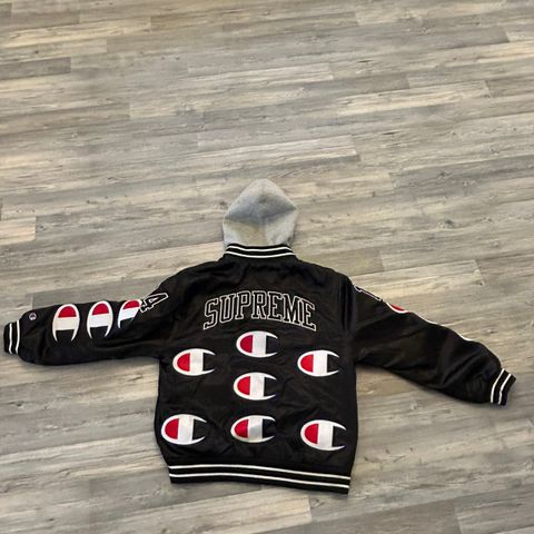 Supreme Champion Hooded Satin Jacket  strl M