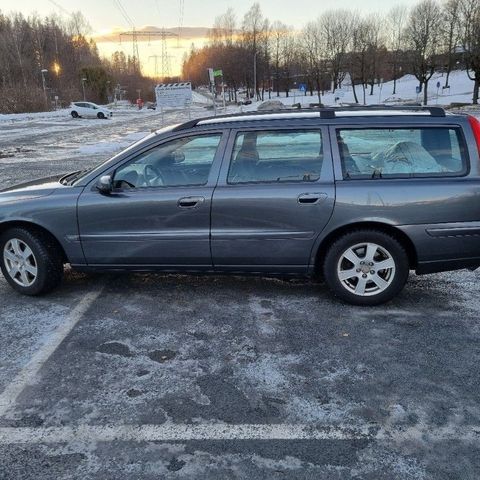 VOLVO V 70 AUTOMAT  ,06MODEL  GRÅ SORT INNVEDIG