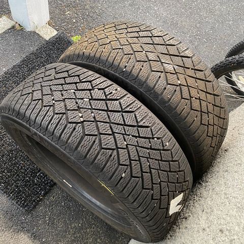 2stk lite brukt 205/55 R16 Continental piggfri vinterdekk