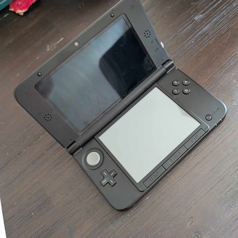 Så godt som ubrukt  Nintendo 3ds, ta kontakt så kan vi diskutere pris