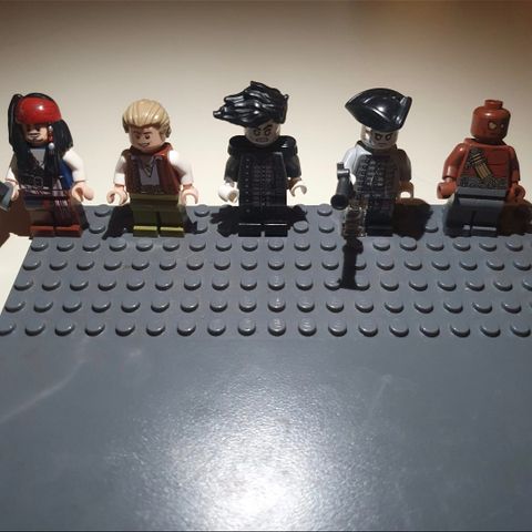 Pirates of the caribbean lego figurer!