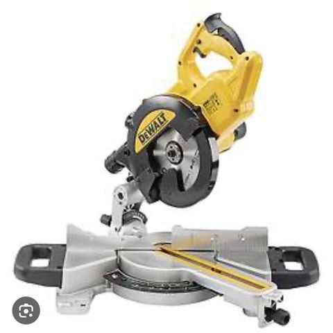 Litt eldre KAPP-&GJÆRSAG DEWALT DWS773-QS 1300W+SAGBORD