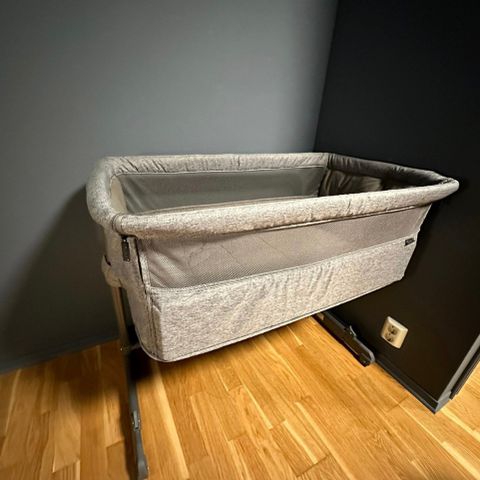 Yngri Tova bedsidecrib