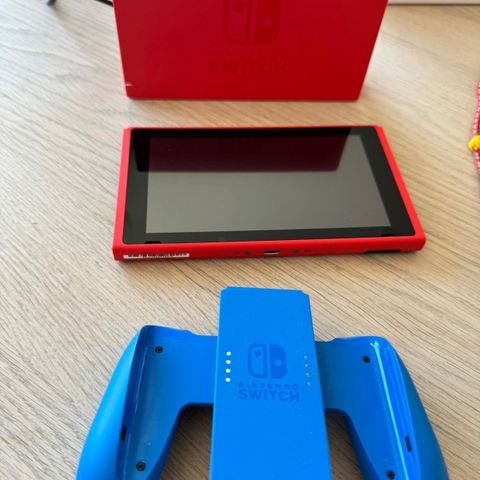 Svært lite brukt Nintendo Switch selges