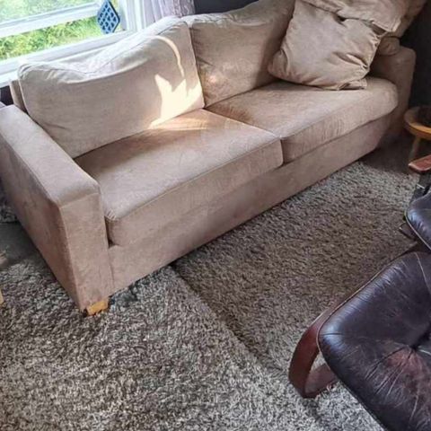 GRATIS !  2 SETER SOFA  LYS BEIGE . FLOTT SOFA