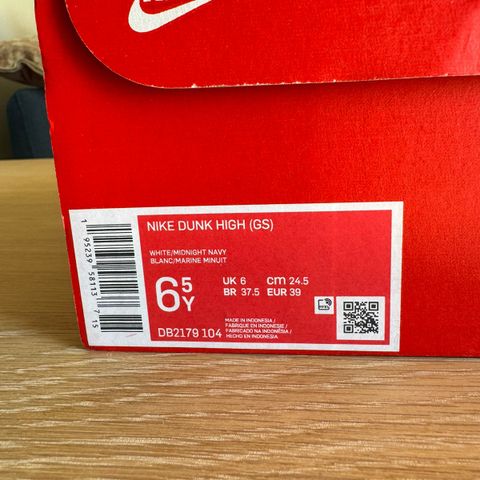 Nike Dunk High (str. 39, hvit/mørkeblå)