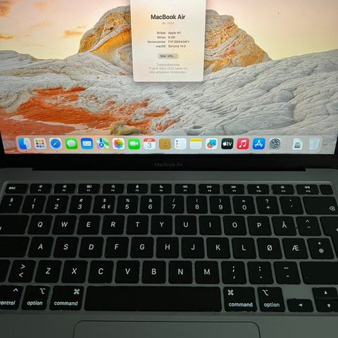 Macbook air 2020 13” m1 selges for 5800 om den blir henter 7.9