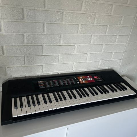 Yamaha Keyboard (lite brukt)