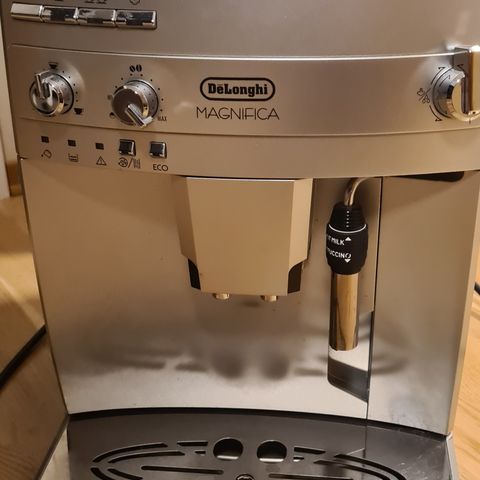 DeLonghi - Magnifica - Kaffemaskin