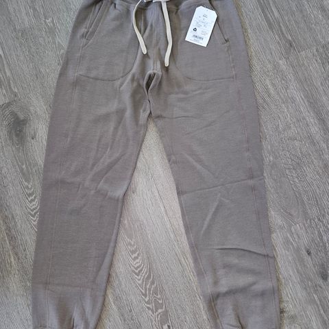 Janus ulljoggebukse. Ny!  dame str L, 700 kr