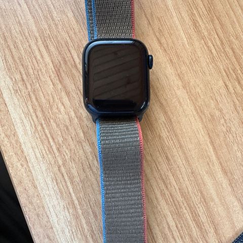 Apple Watch 7 41mm med 5 reimer