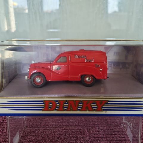 Dinky Toys Austin A40 1953 Brooke Bond Tea