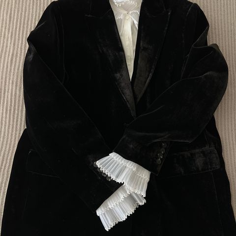 Nydelig silk-blend velvet blazer fra COS, str. 40. Oversized modell. HELT NY!