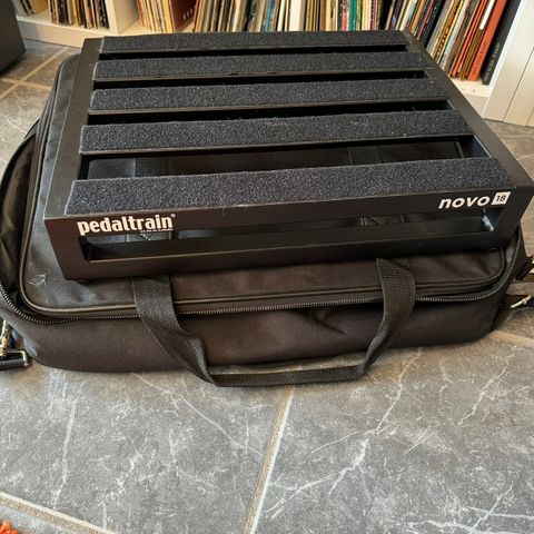 NY PRIS! Pedaltrain Novo 18 pedalbrett m/bag