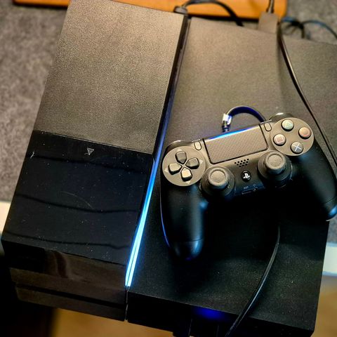 Playstation 4 med 3TB disk selges