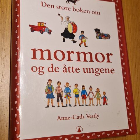 NY/ubrukt boka. "Den store boken om mormor og de åtte ungene"