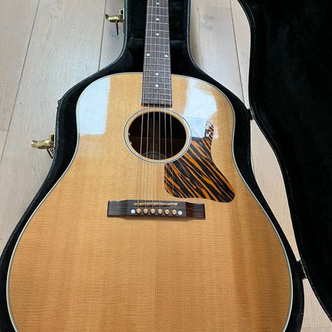 Gibson J-35