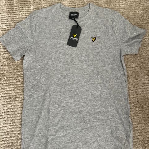 Ubrukt! Superfin Lyle & Scott klassisk grå t-skjorte str 14-15 år (164cm)