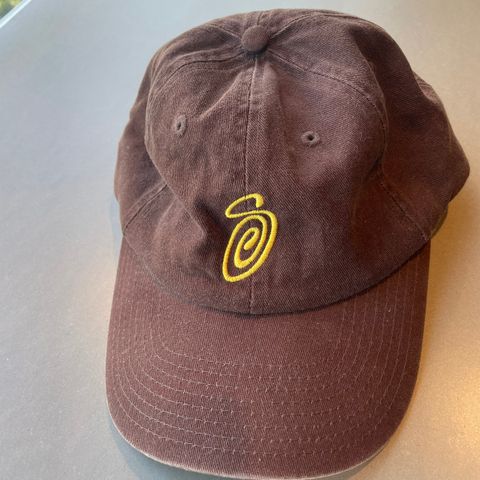 Stüssy Swirly Logo Snapback Caps, Brown