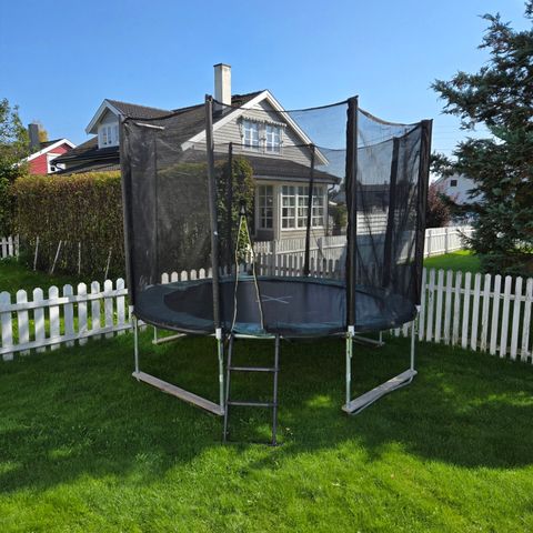 3-meter trampoline med stige.