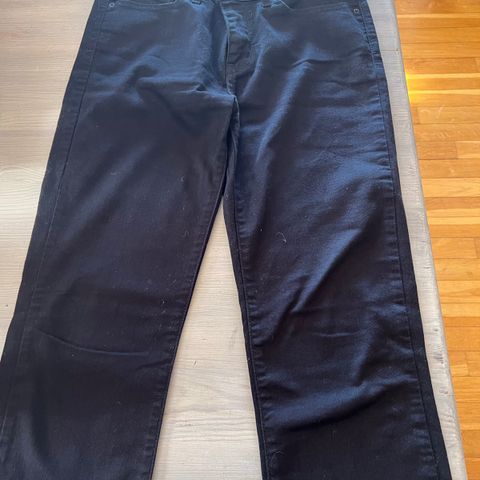 Levis 712 slim 29x30 tommer svart