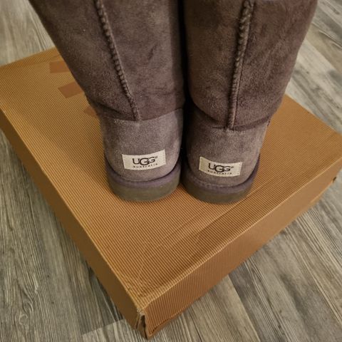 Uggs  grå lite brukt str 41