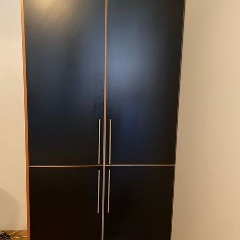 Sigdal garderobe skap med 1 side plate