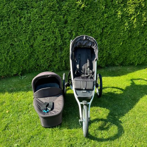 Thule Glide 2 terreng- og joggevogn med bassinet