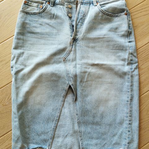 Levis denimskjørt.