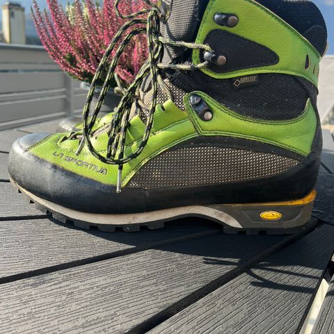 La  Sportiva gore tex fjellsko str 44.