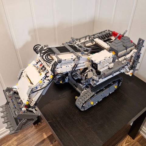 Lego technic 42100 Liebherr R 9800 Excavator