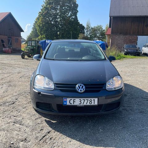 Vw golf 5 1.6 bensin selges i deler