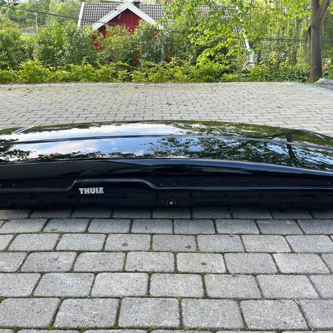 Thule Flow 606 skiboks/takboks sort - fin for Tesla Model Y