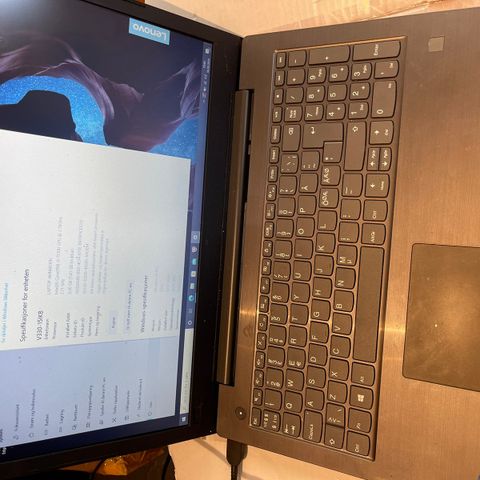 Laptop Lenovo med Lader