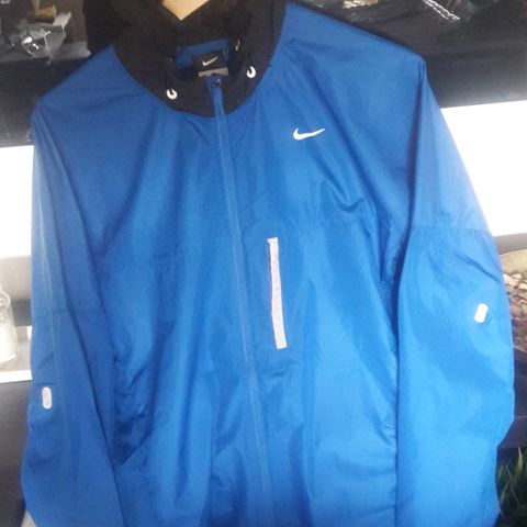 Nike windbreaker med hette str M, som ny