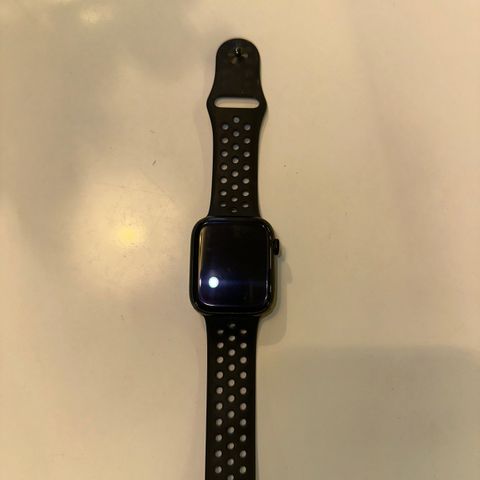 Apple Watch Series 8 45mm (Midnight farge)