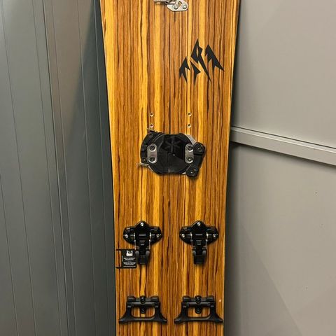 Jones Hovercraft splitboard med Karakoram bindinger