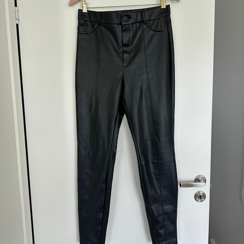 Zara skinnbukse (M/L)