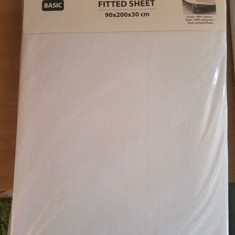 Waterproof fitted sheet