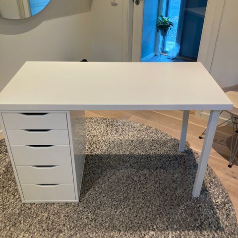 Skrivebord fra Ikea