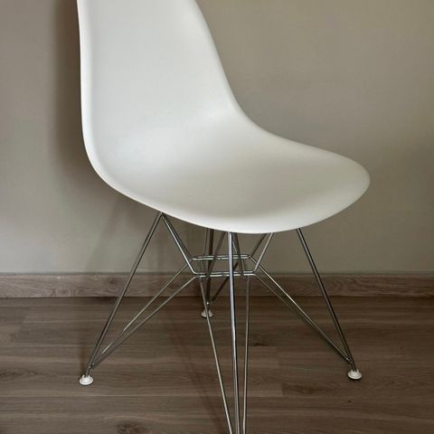 2 x Vitra Eames Plastic Side Chair DSR