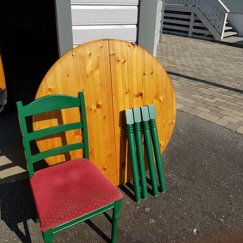 Solid Kjøkkenbord med 4 stoler + 40 cm klaff (Heltre Furu)