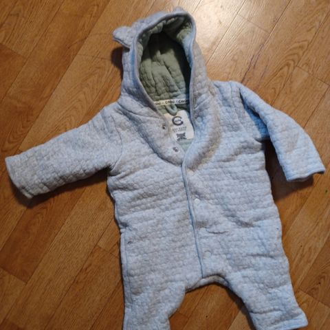 Fin kosedress/heldress til baby.