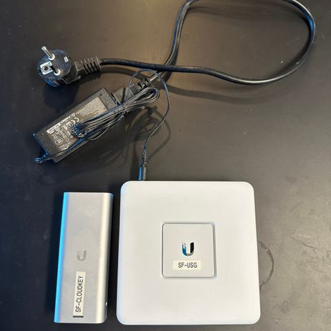 UniFi Cloud Key Gen2 og Unifi USG (Router)